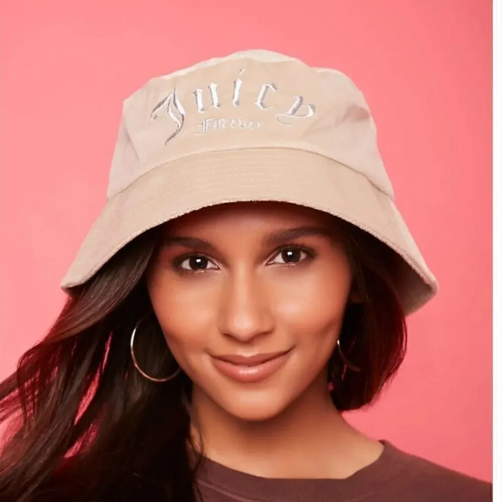 NWOT Juicy Couture X Forever 21 Velour Bucket Hat Beige